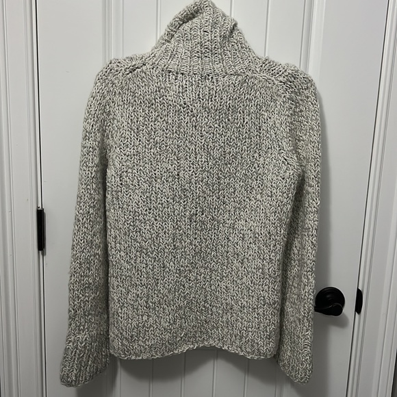 Express Handknit sweater size medium good condition - Picture 6 of 6